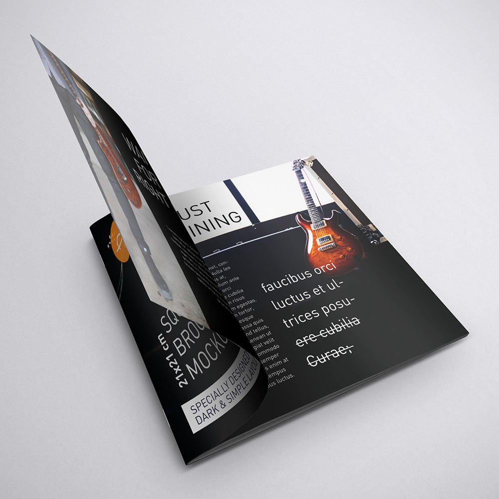 Mock-up – Brochure – 210 x 210 mm